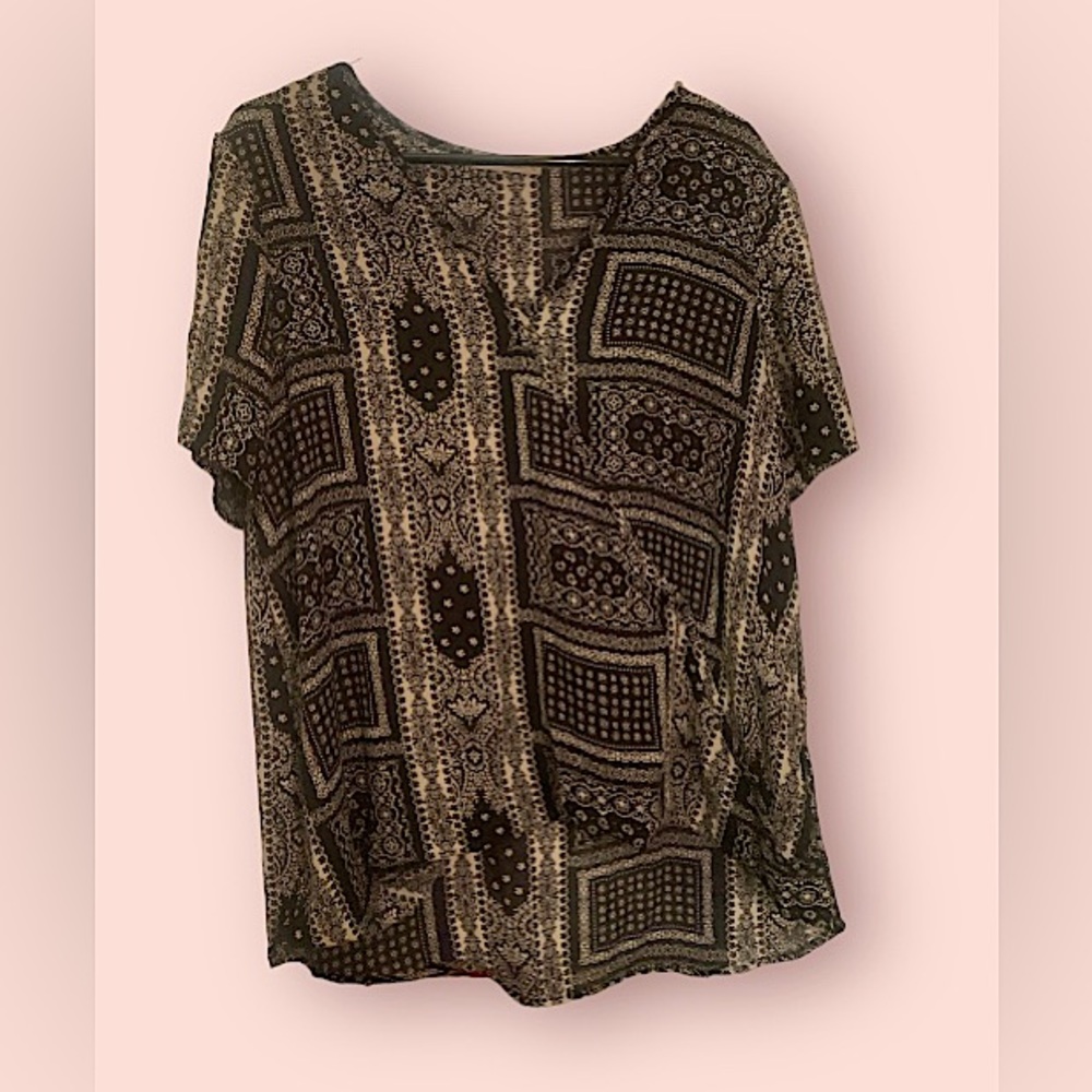 Coco’s cloZet women’s top size L